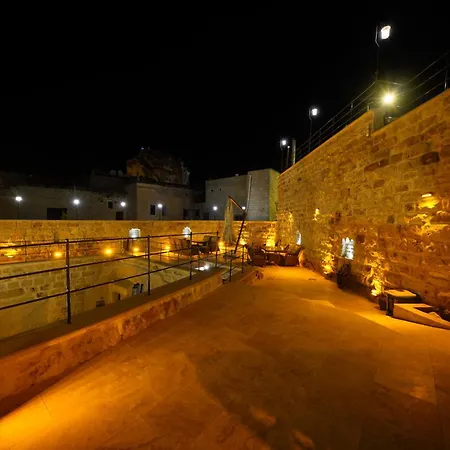 Memories Cave House *